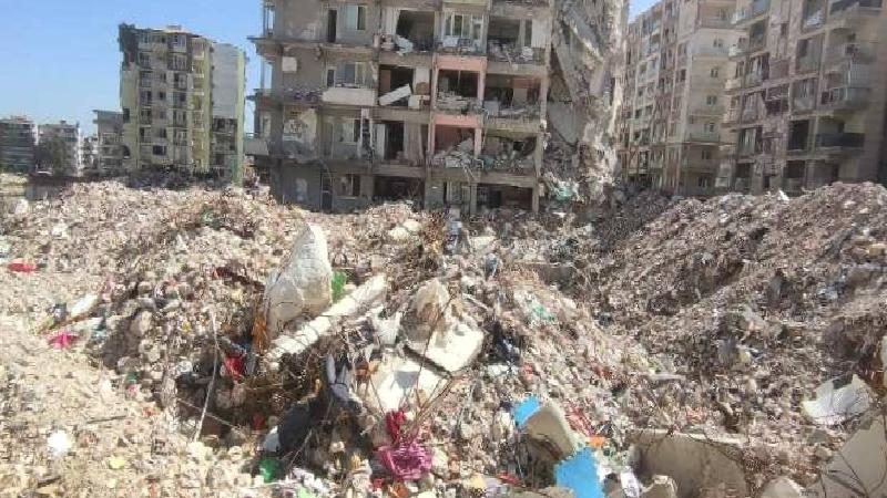 140 kişiye mezar olan kaçak katlı apartmanın mührünü belediyeye yapılan bağış kırmış