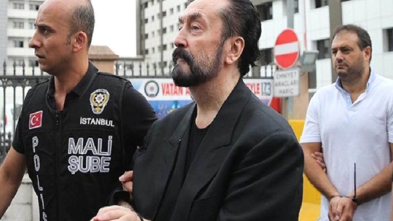 Adnan Oktar: Çakı gibiyim, benimle uğraşanlar torunum yaşındalar ama dedem benzeri görünüyorlar