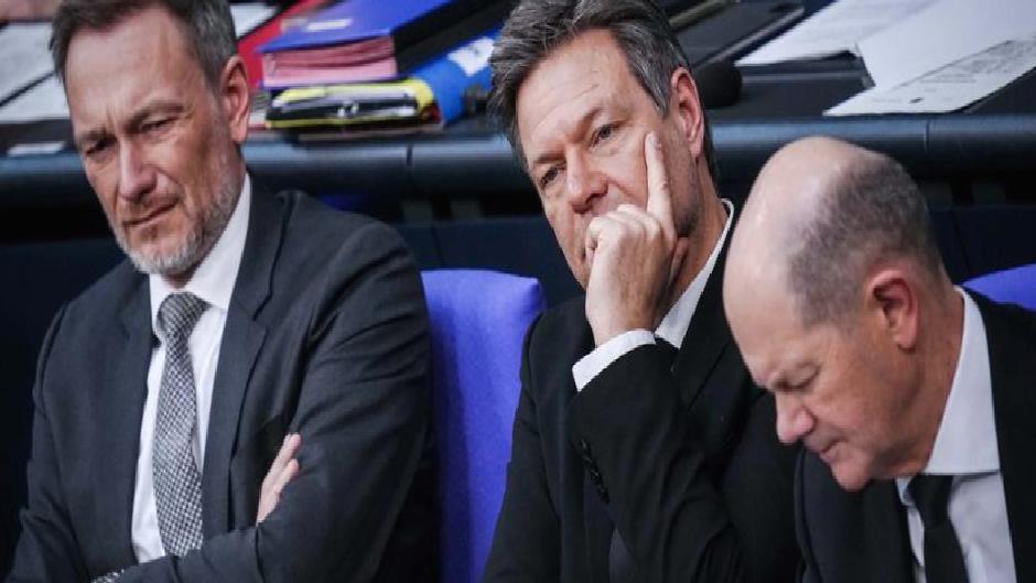 Alman hükümetinin oy oranı en düşük seviyeye geriledi