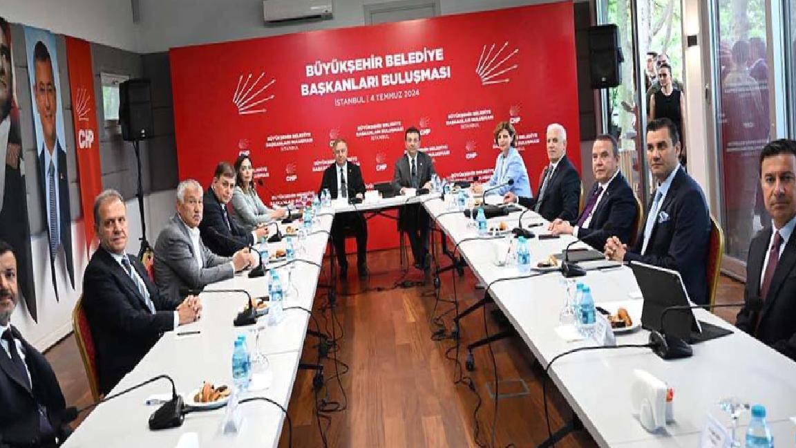 CHP’li büyükşehir belediye başkanları İstanbul’da bir araya geldi