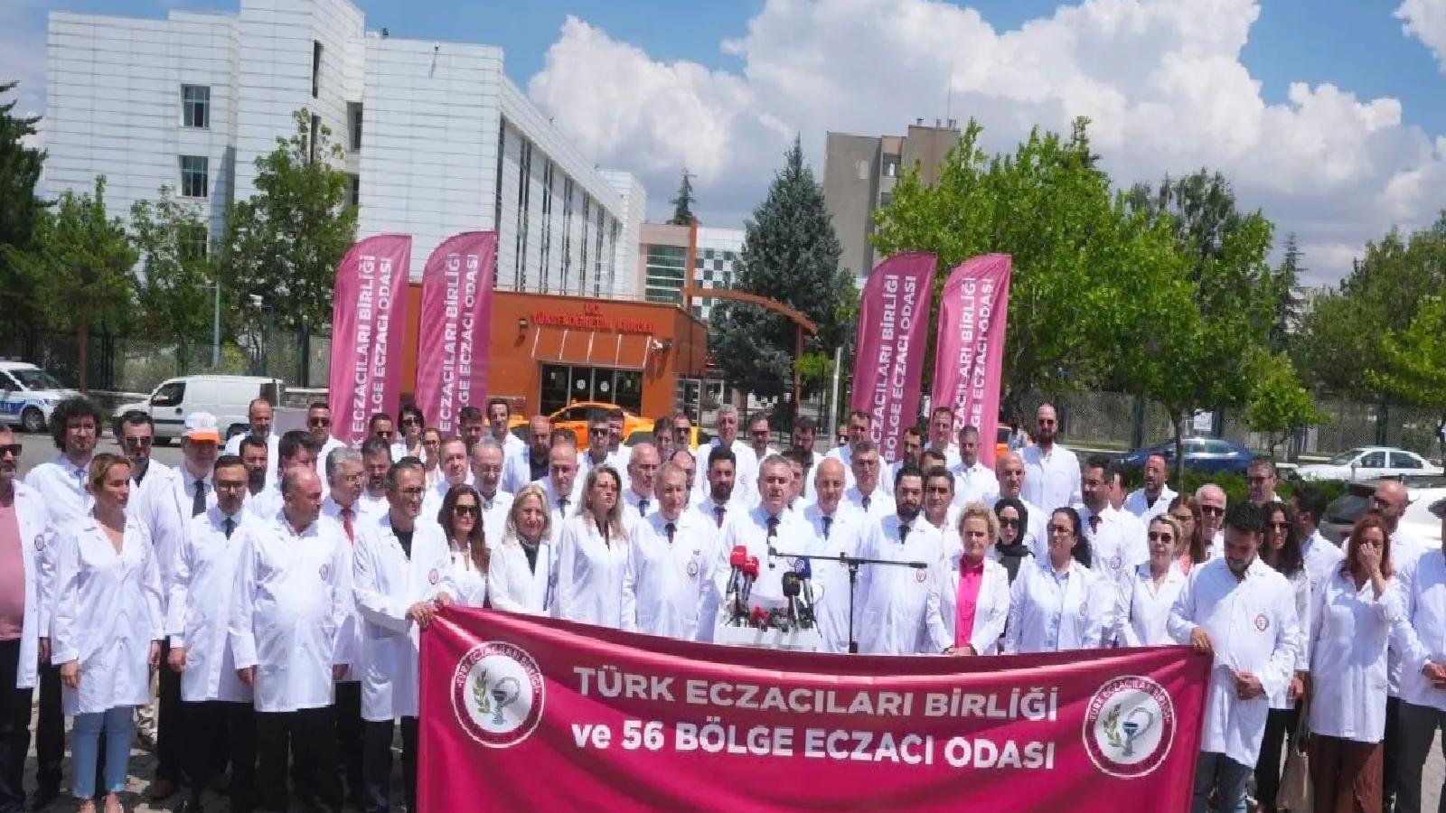 Eczacılardan eylem: Yeni fakülteler açmayın, eğitimi ticari kaygılardan arındırın