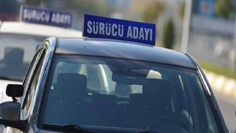 Ehliyet sınavında çok önemli değişiklik; park manevrasına iki deneme hakkı geliyor, süre uzuyor!
