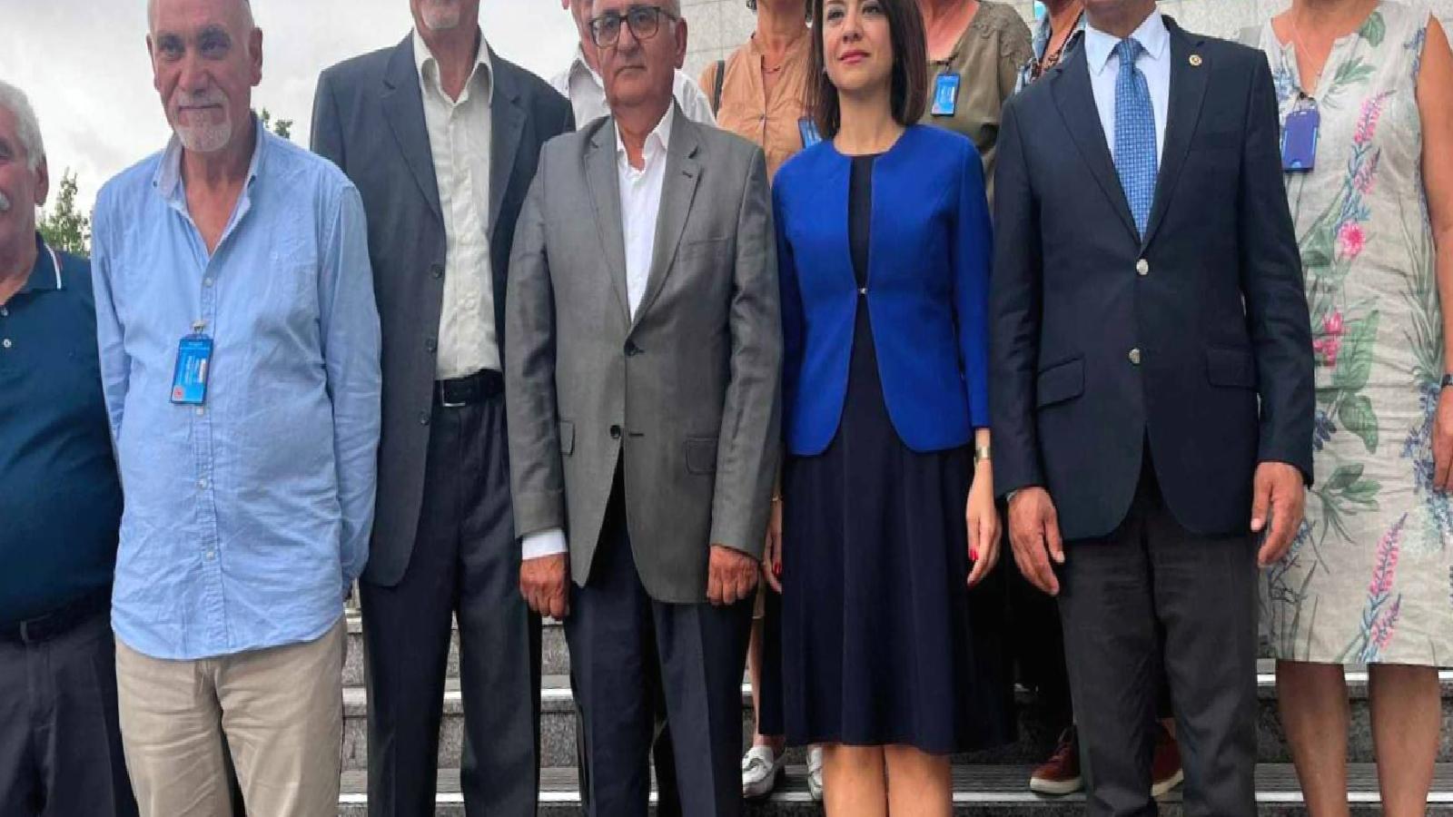 Emekliler, taleplerini 100 bin imzayla TBMM’ye iletti: Meclis’i göreve çağırıyoruz, emeklilerin sorunlarına çözüm üretin