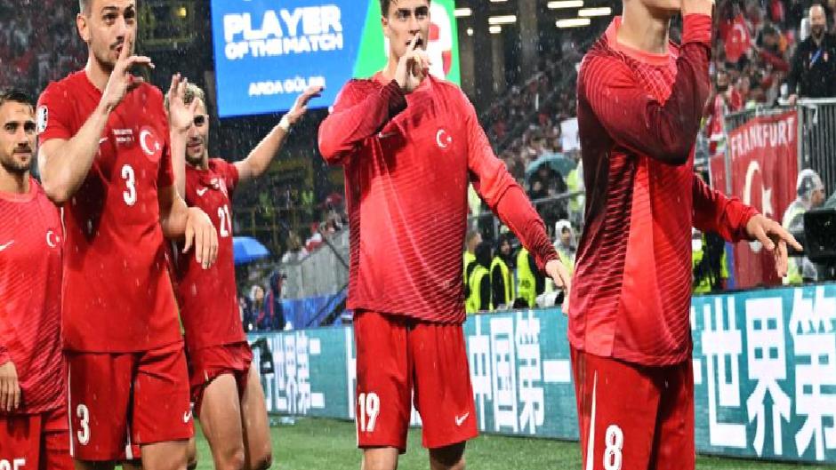 Futbol sahalarında milliyetçiliğin önüne neden geçilemiyor? Bozkurt işareti ne anlama geliyor?