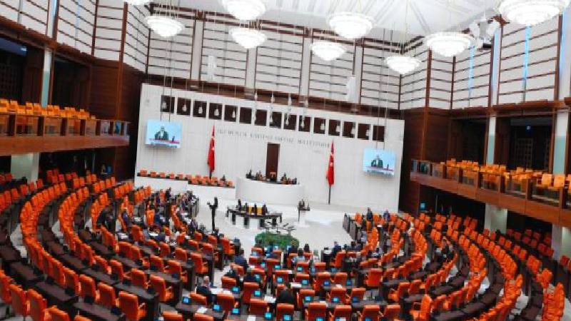 Meclis’te “adam gibi” tartışması: CHP’li Başarır ile “Siz adam değilseniz tamam” diyen AKP’li Leyla Usta arasında gerginlik