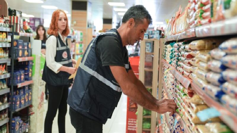 Ticaret Bakanlığı’ndan İstanbul’da fiyat ve stokçuluk denetimi: 9 bin 751 mevzuata aykırı ürün tespit edildi