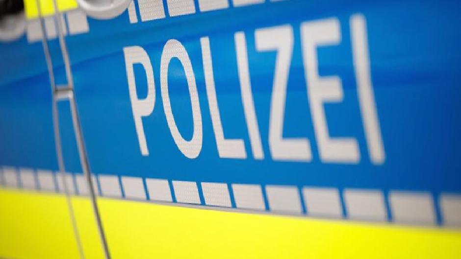 Almanya’da polis bıçaklı saldırganı öldürdü