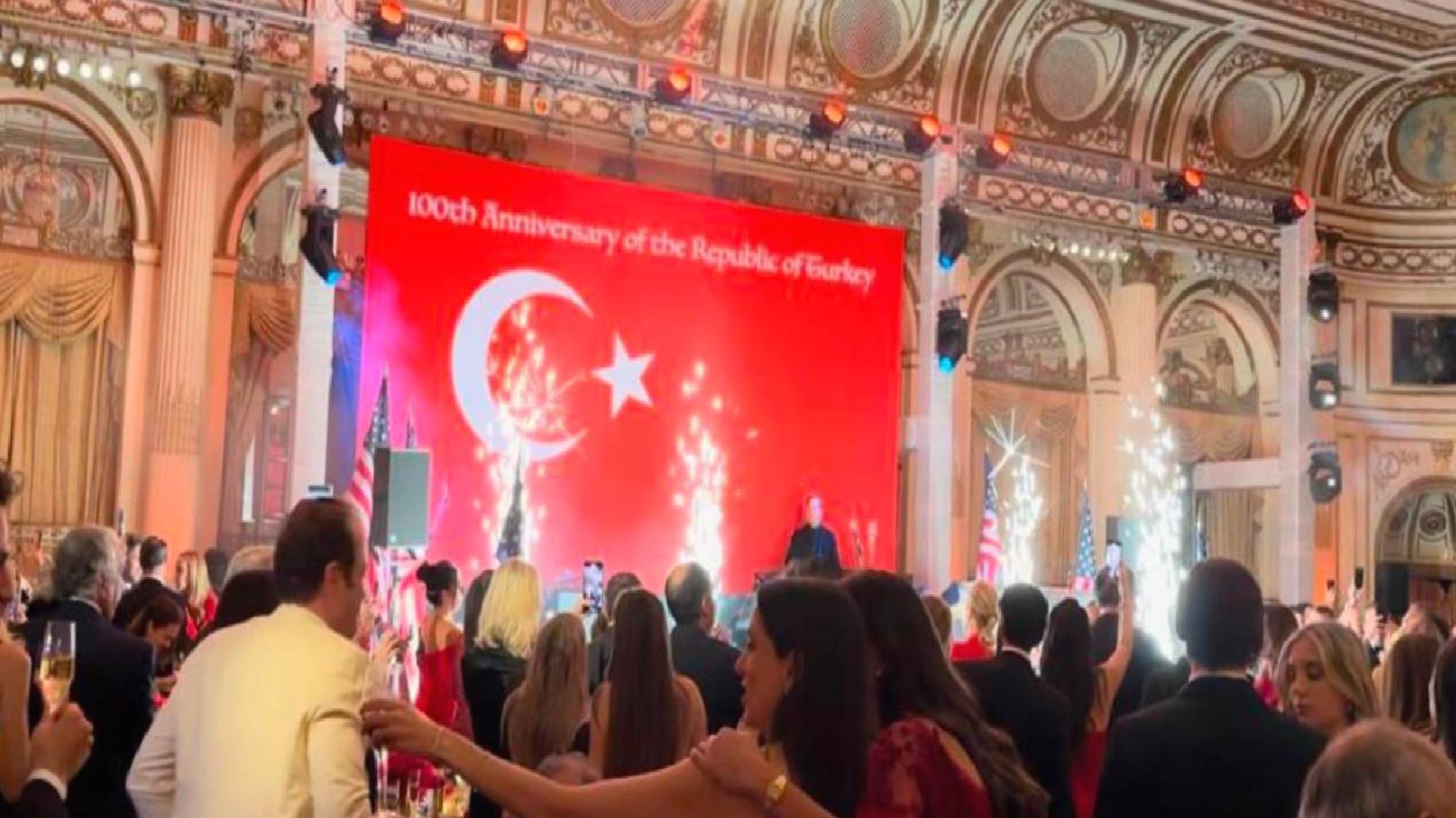 Ertuğrul Özkök: İş ve eğlence dünyasının son kulisi; New York Cipriani’deki Türk kırmızı halı gecesinden kimler masa aldı?