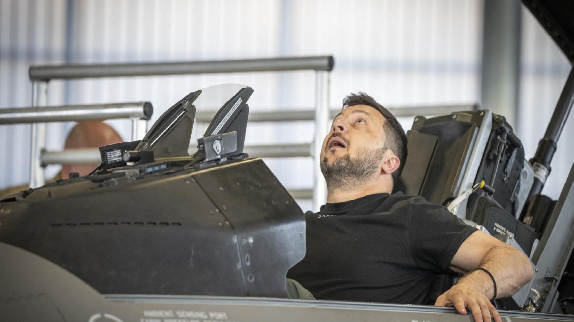 ‘F-16’ların ilk partisi Ukrayna’ya teslim edildi’