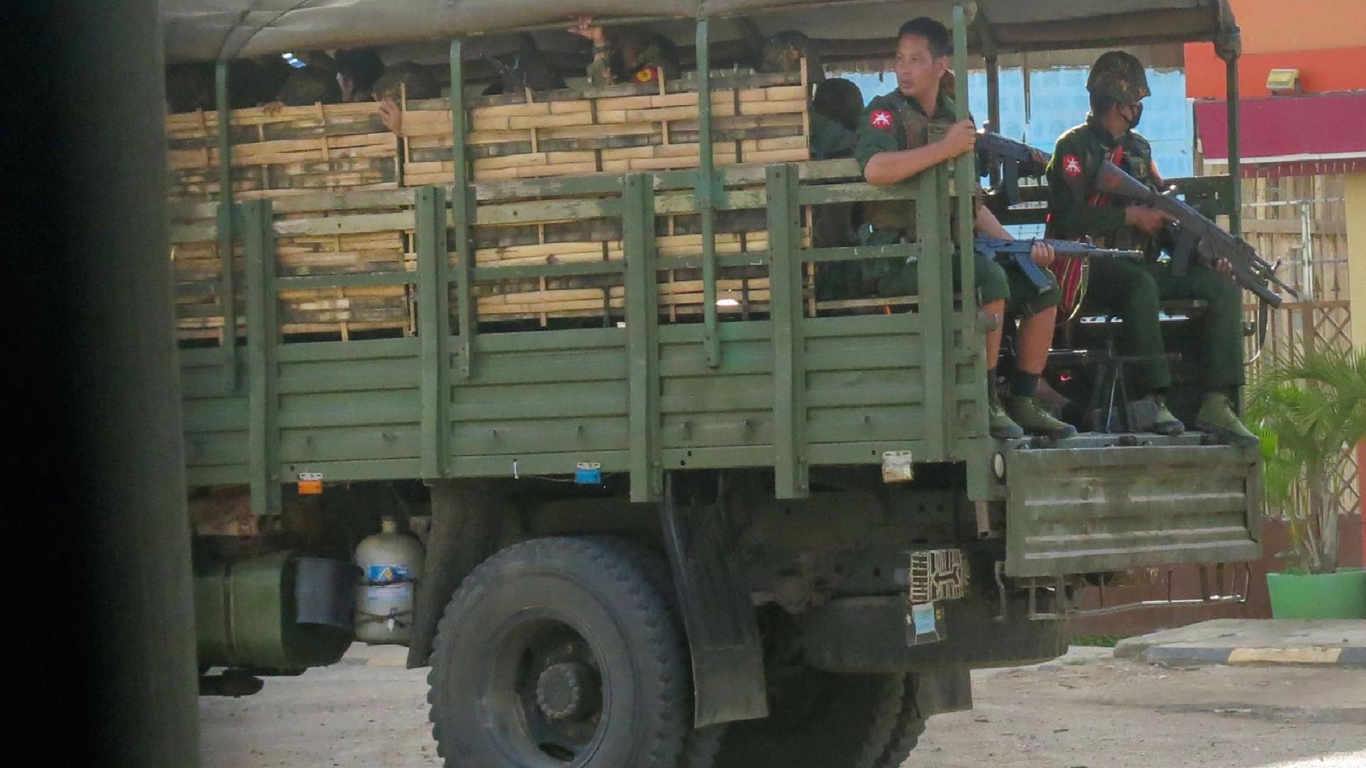 Myanmar’da askeri yönetimin pazar yerine yaptığı top atışlarında 11 sivil öldü