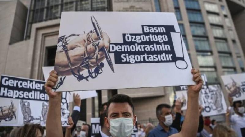 RSF paylaştı: Türkiye’de son 10 yılda 131 gazeteci tutuklandı