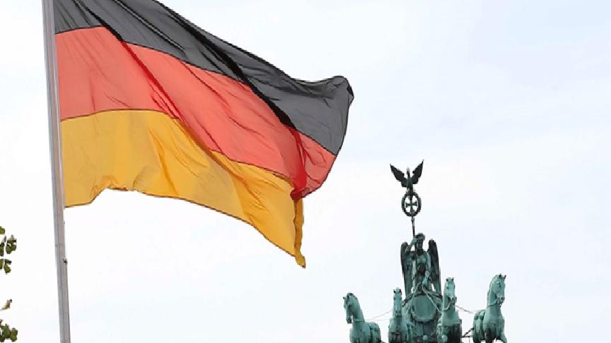 Almanya, Schengen’i pazartesi gününden itibaren fiilen askıya alıyor