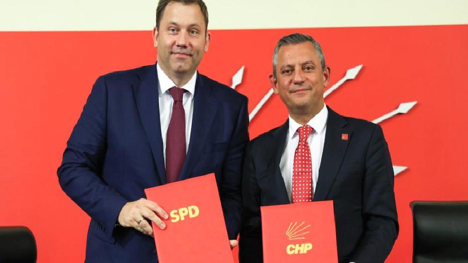 CHP ile Alman SPD siyasi iş birliği protokolü imzaladı