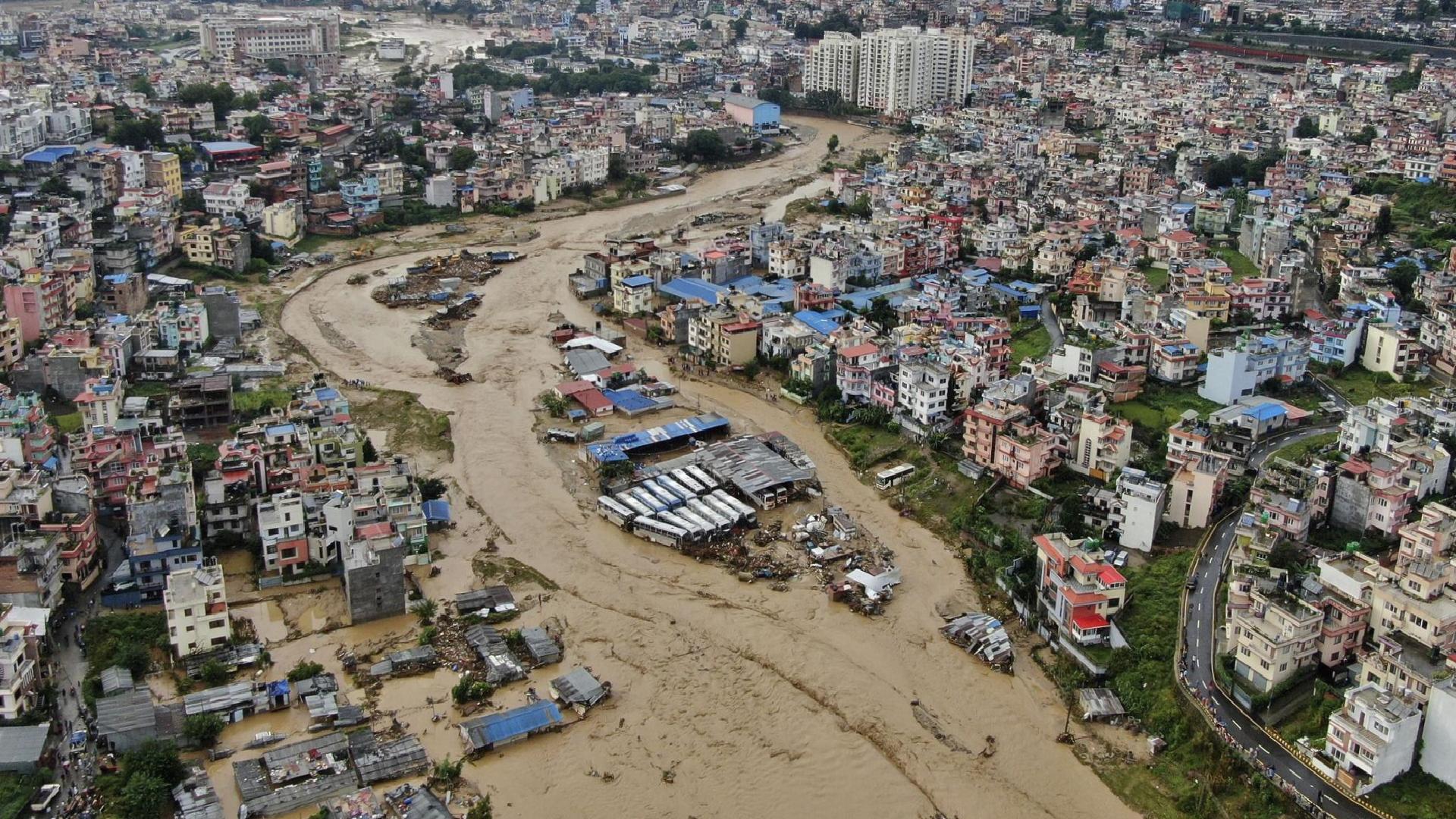 Nepal’deki sel ve heyelanlarda can kaybı sayısı 100’e yükseldi, onlarca kişi kayıp