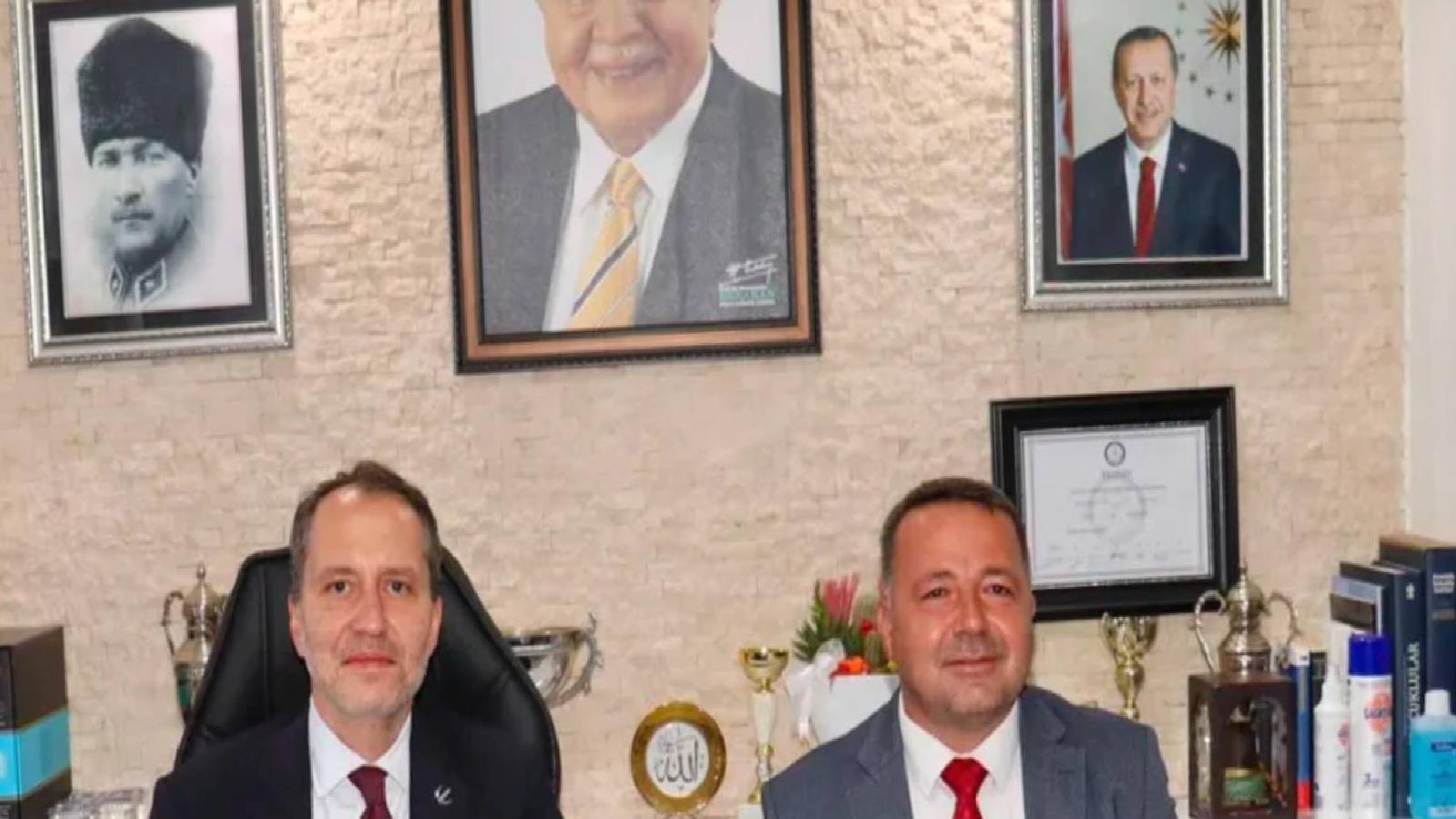 Yeniden Refah’ta sular surulmuyor: Bir belediye başkanı daha istifa etti, meclis üyeleri de peşinden gitti