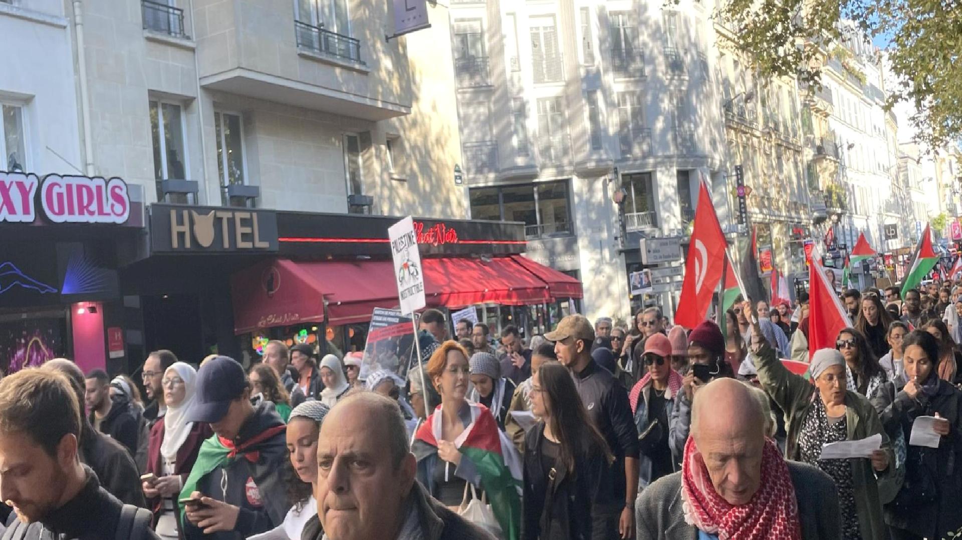Binlerce gösterici Paris’te  ve Londra’da Filistin ve Lübnan için yürüdü