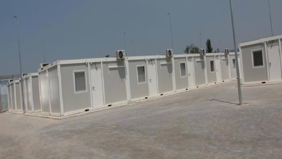 İtalya Arnavutluk’a sığınmacı taşımaya başladı