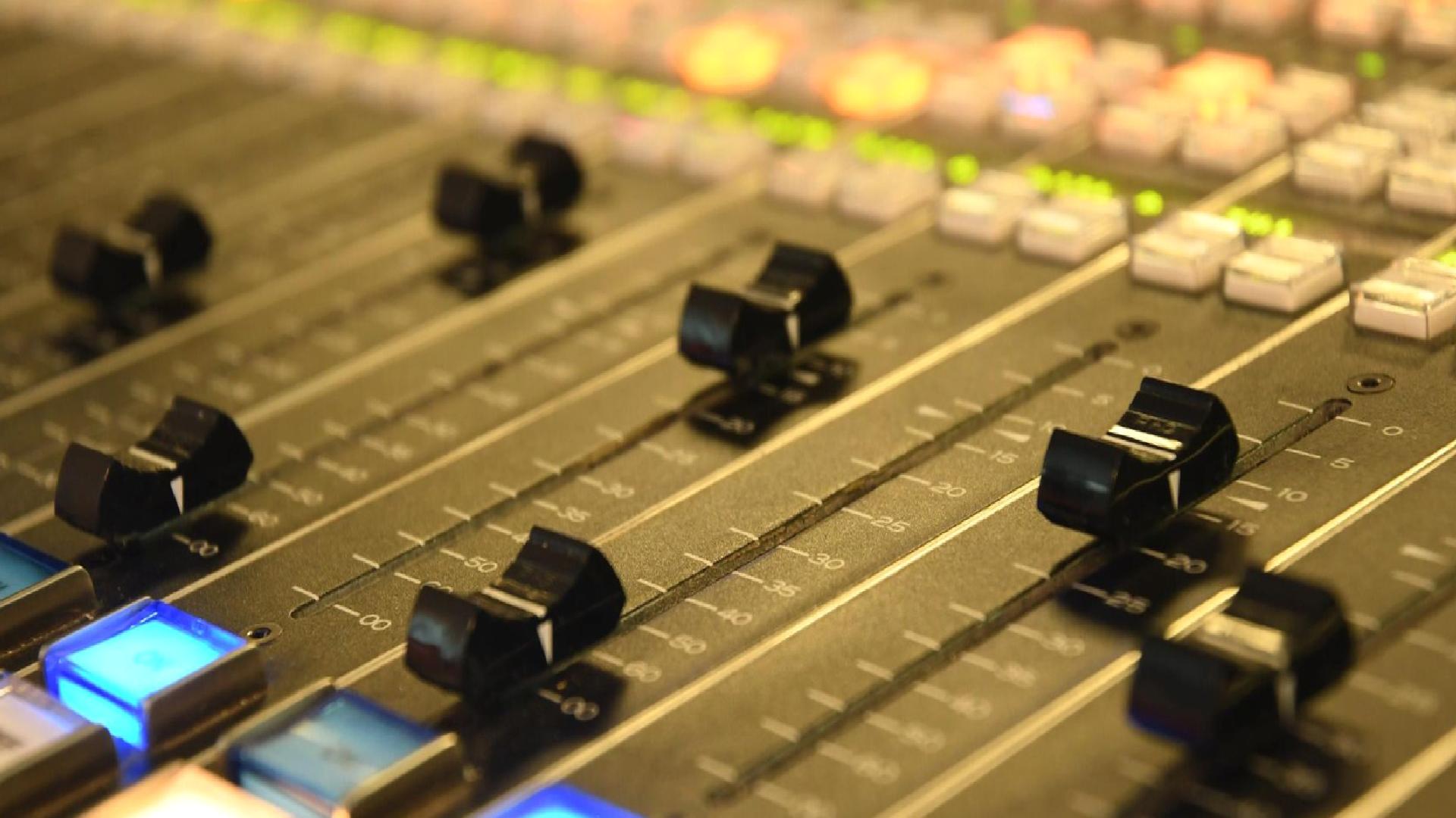 Polonya’da bir radyoda çalışan tüm gazeteciler kovulup yapay zeka ile sunuculuğa başladı: Ülkede büyük tartışma başladı