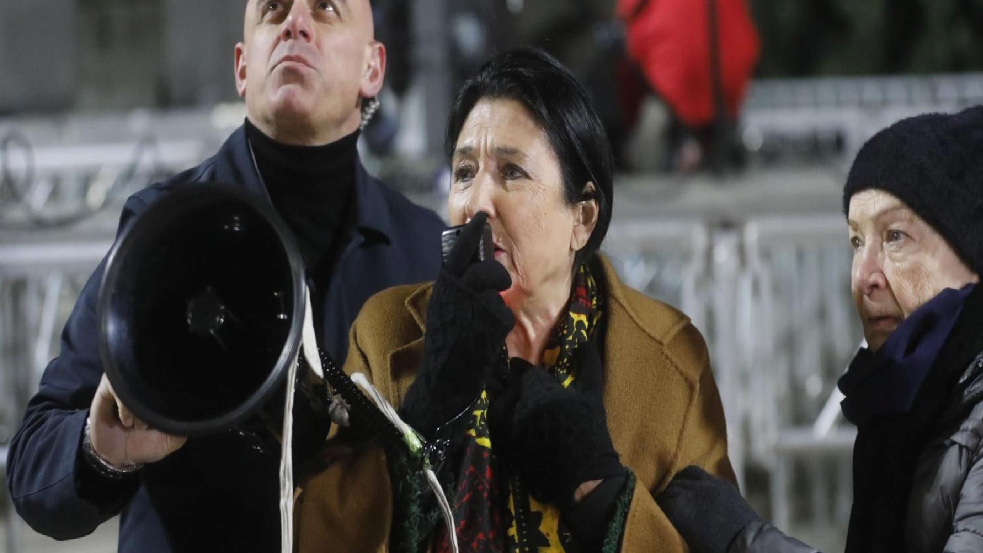 Gürcistan Cumhurbaşkanı Zurabişvili’den hükümete ‘darbe’ tehdidi