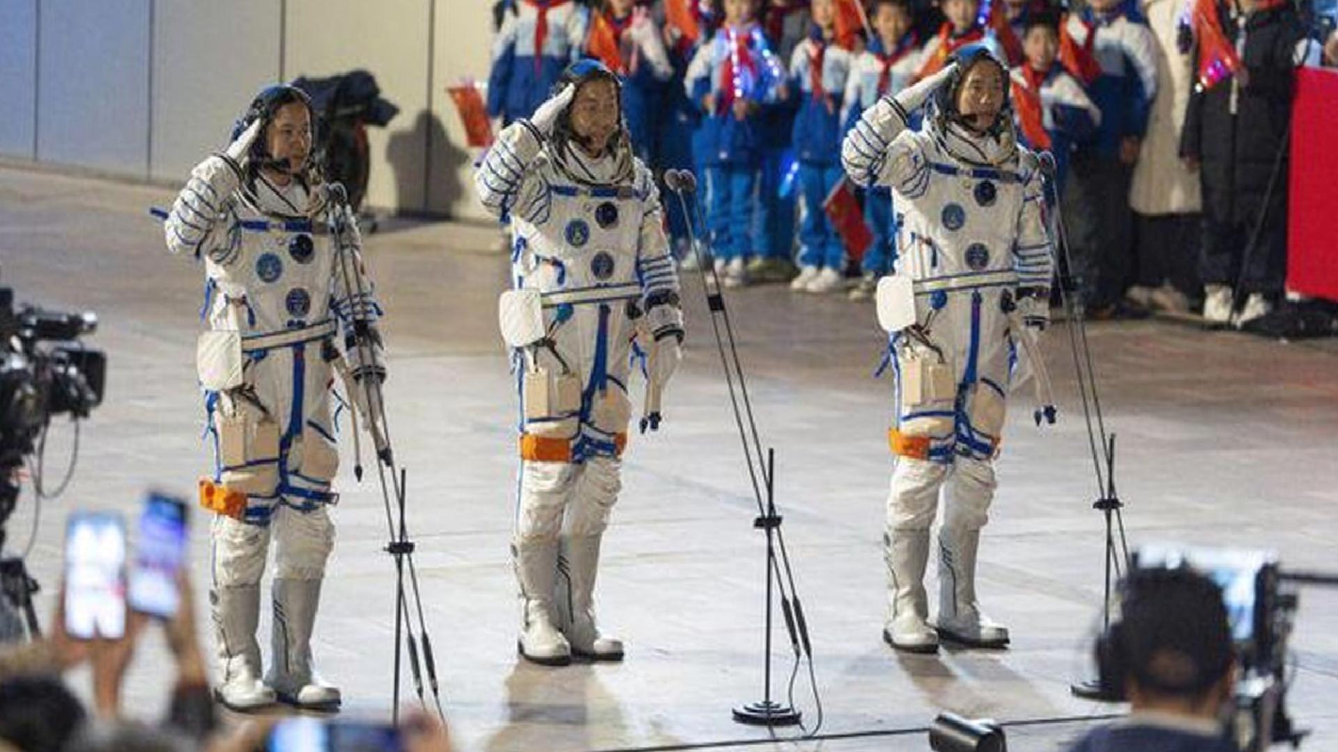 Uzay çalışmalarında tarihi adım: Çin ilk uzay yürüyüşünü gerçekleştirdi