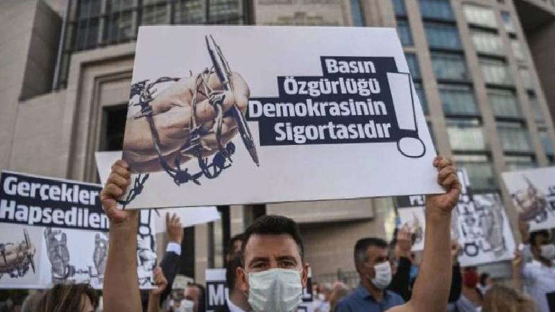 CHP’li Dinçer: Katil olup dışarı çıkartılmak istenen bir sürü isim varken, birçok gazetecimiz suçsuz yere hapiste!