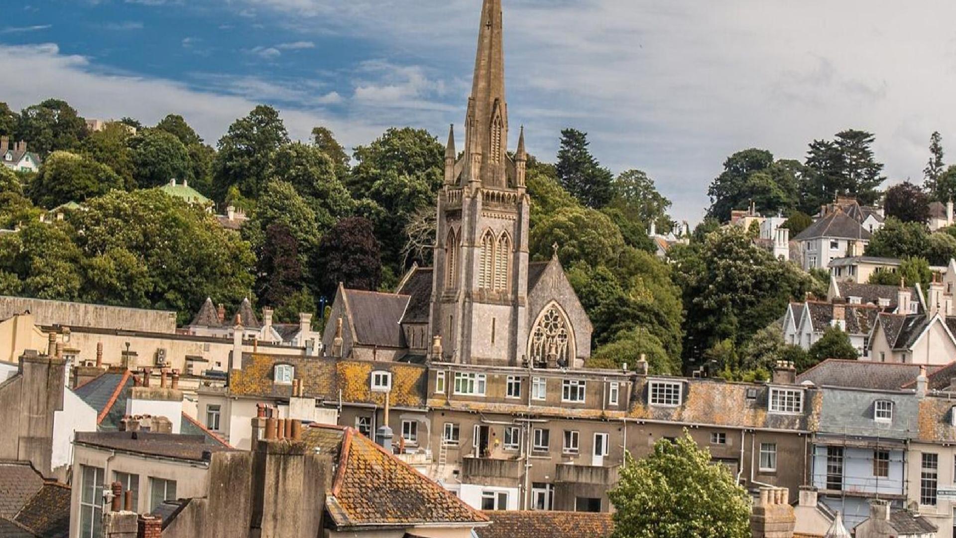 Düşük ve orta gelirli İngilizler, çok yüksek konut maliyetleri nedeniyle Batı Avrupa’dakilerden çok daha yoksul