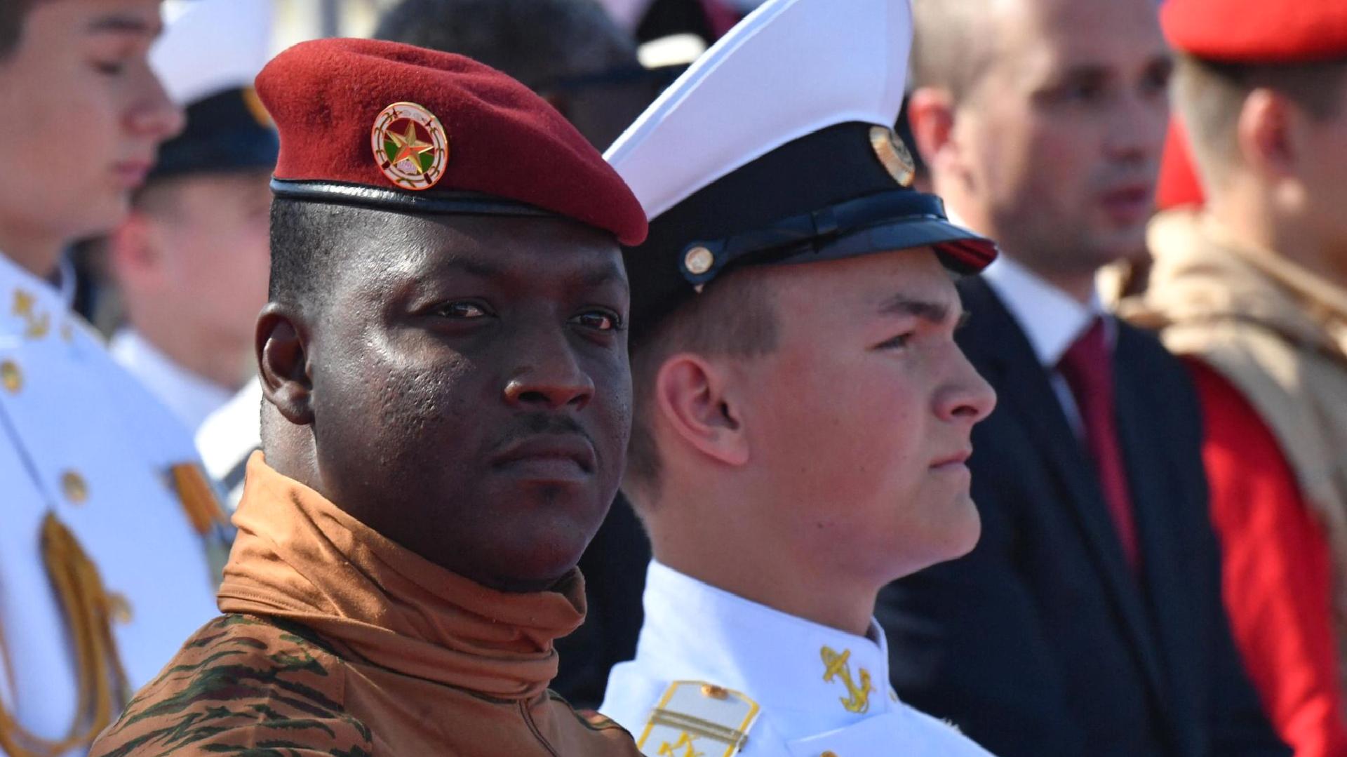 Fransız diplomatları ülkeden kovan Burkina Faso Cumhurbaşkanı Traore: Macron Afrikalıları insan olarak görmüyor