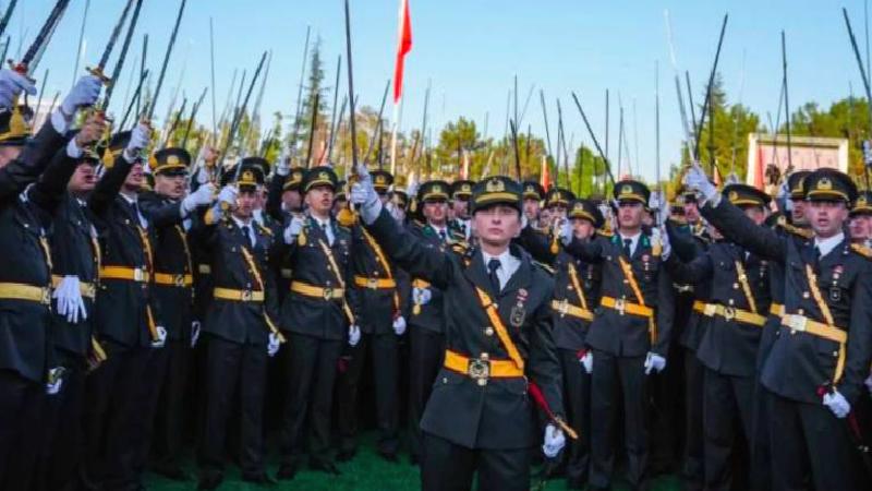 İhraçları istenen teğmenlerin avukatı suç duyurusunda bulundu; “Bazı komutanlar zorlanmış, dosyadaki ifadeler değişmiş!”
