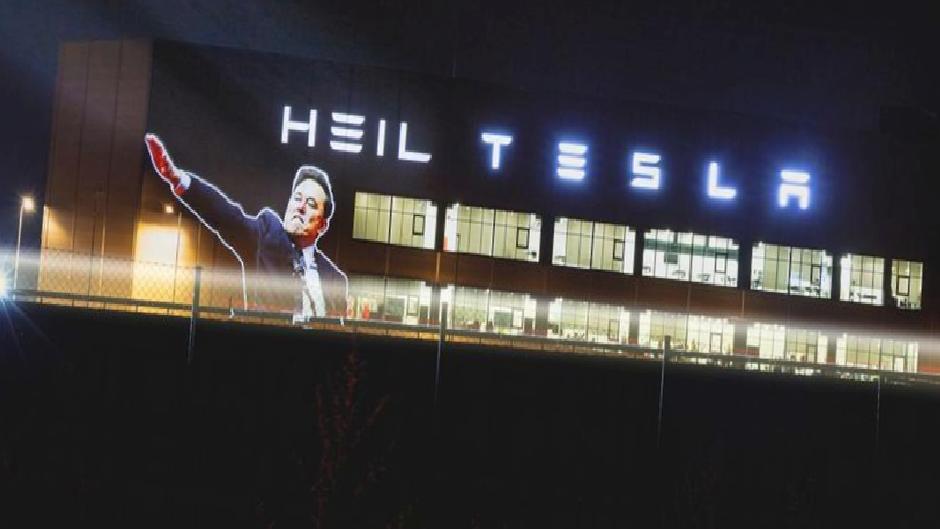 Tesla fabrikasındaki Nazi sloganına soruşturma