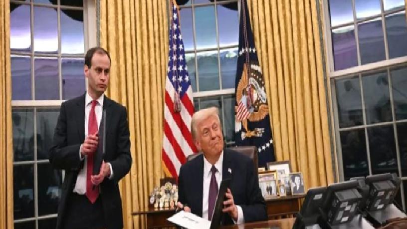 Trump, Meksika ve Kanada’ya yüzde 25 ek vergi getirecek