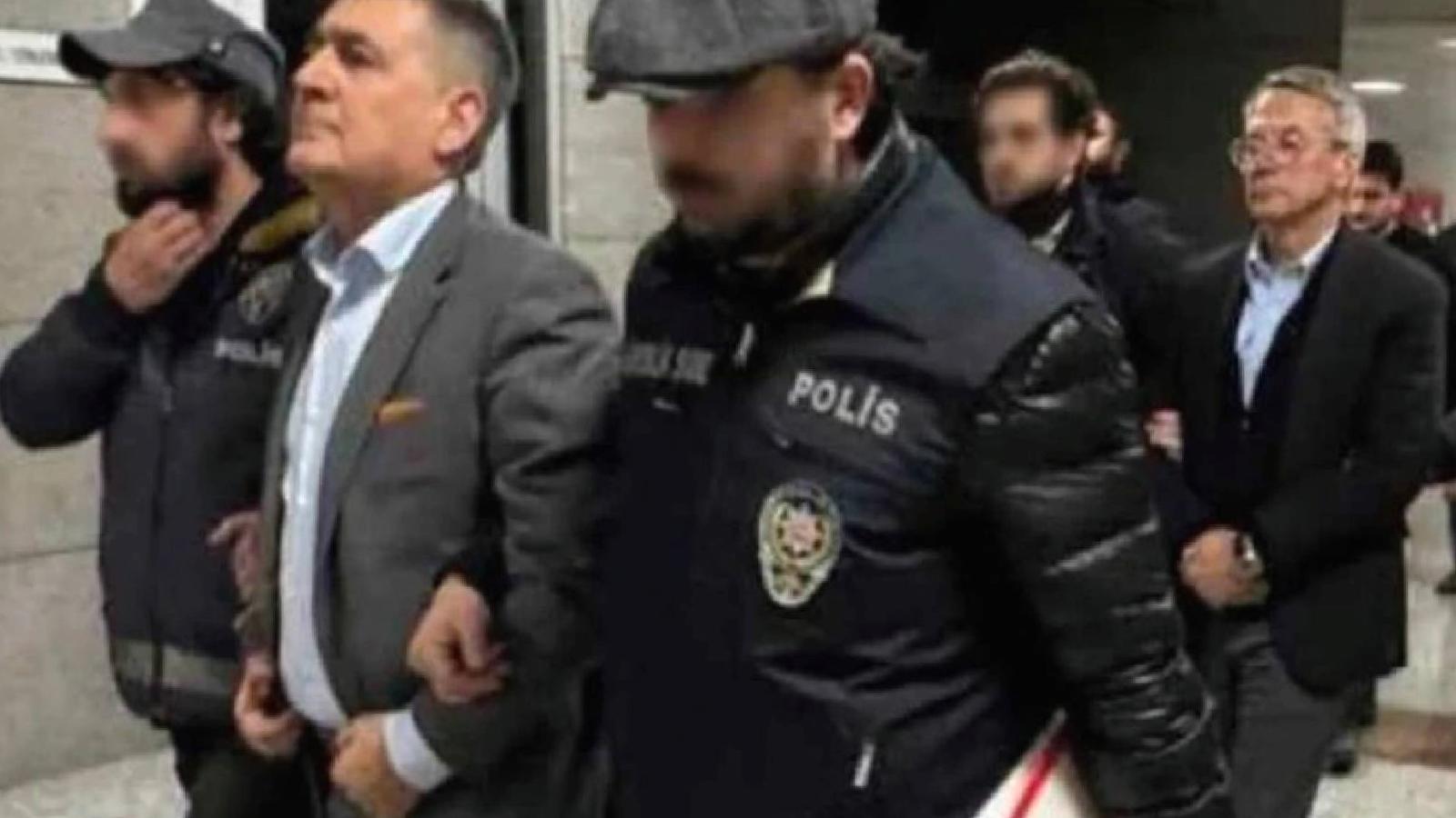 Abdulkadir Selvi: Bu insanlar, polisler kollarına girmeden mahkemeye sevk edilseler, adliye binasından kaçacaklar mıydı?