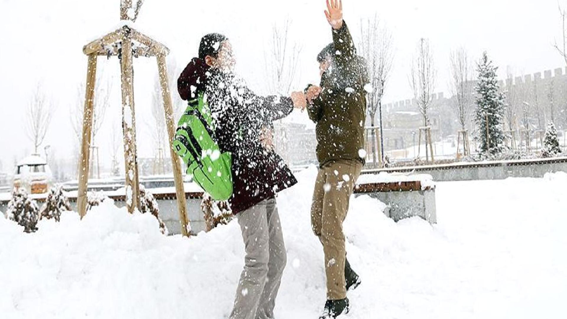 Kar yağışı eğitimi vurdu: 14 Şubat’ta 15 ilde okullar tatil edildi