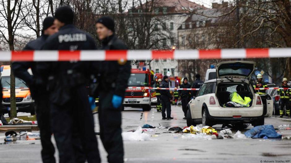 Münih’te otomobil insanların arasına daldı: 39 yaralı