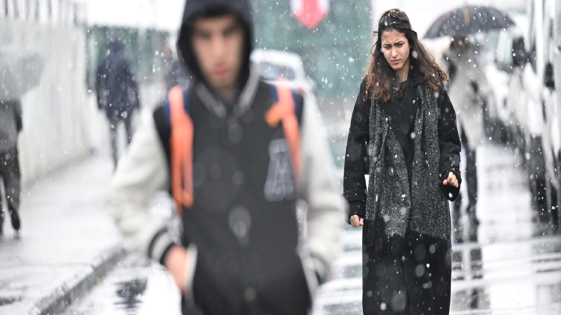 Hava sıcaklığı aniden düşecek: İstanbul’a kar yağacak mı? Atkı ve eldivenleri hazırlayın, Meteoroloji uzmanı tarih verdi
