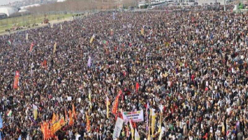 İstanbul Valiliği’nden “nevruz” açıklaması: “Yasa dışı” slogan atan 28 kişiye işlem, komite üyelerine suç duyurusu