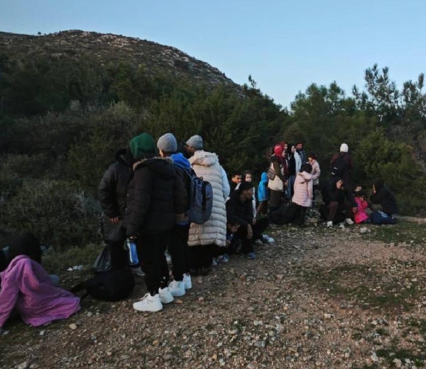 İzmir’de 32 düzensiz göçmen yakalandı