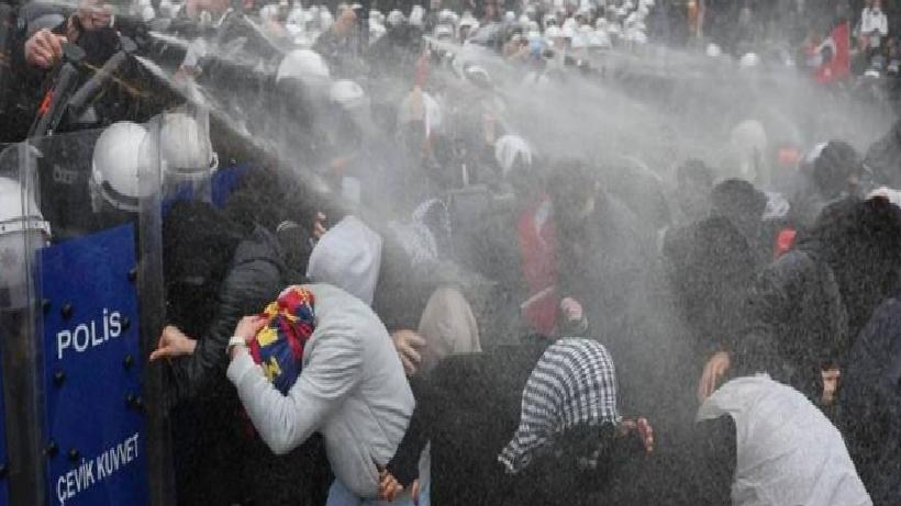 Karar yazarı Demirtaş: 28 Şubat’ta “bizim başörtülü kızımız” için üzülen devlet, bugün adalet talep eden başı açık gençleri neden duymuyor?