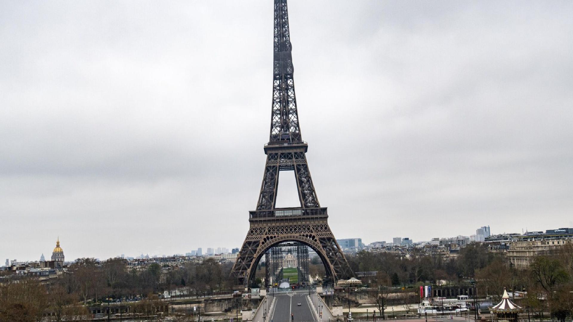 Paris’te Ukrayna’ya asker gönderilmesine karşı protesto gösterileri düzenleniyor