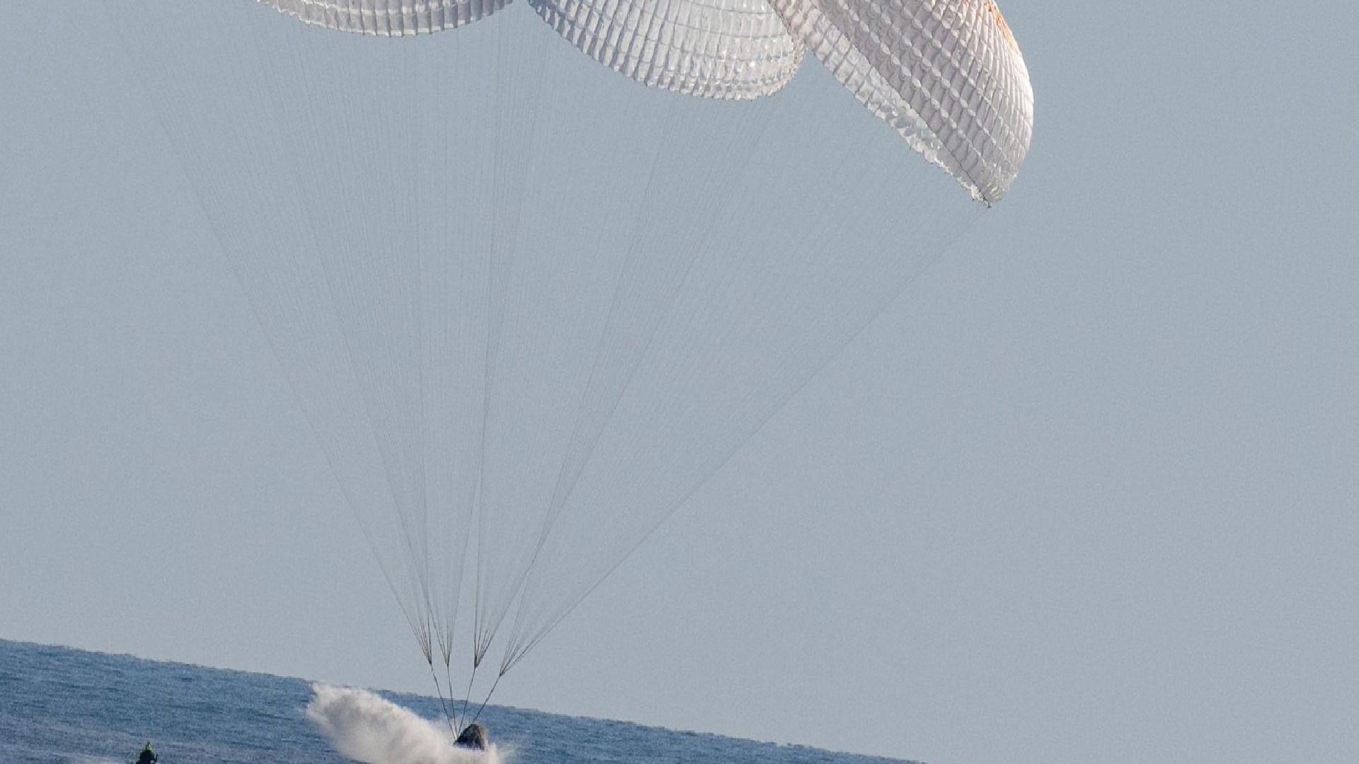 Uzayda 9 ay mahsur kalan 2 astronot Dünya’ya döndü