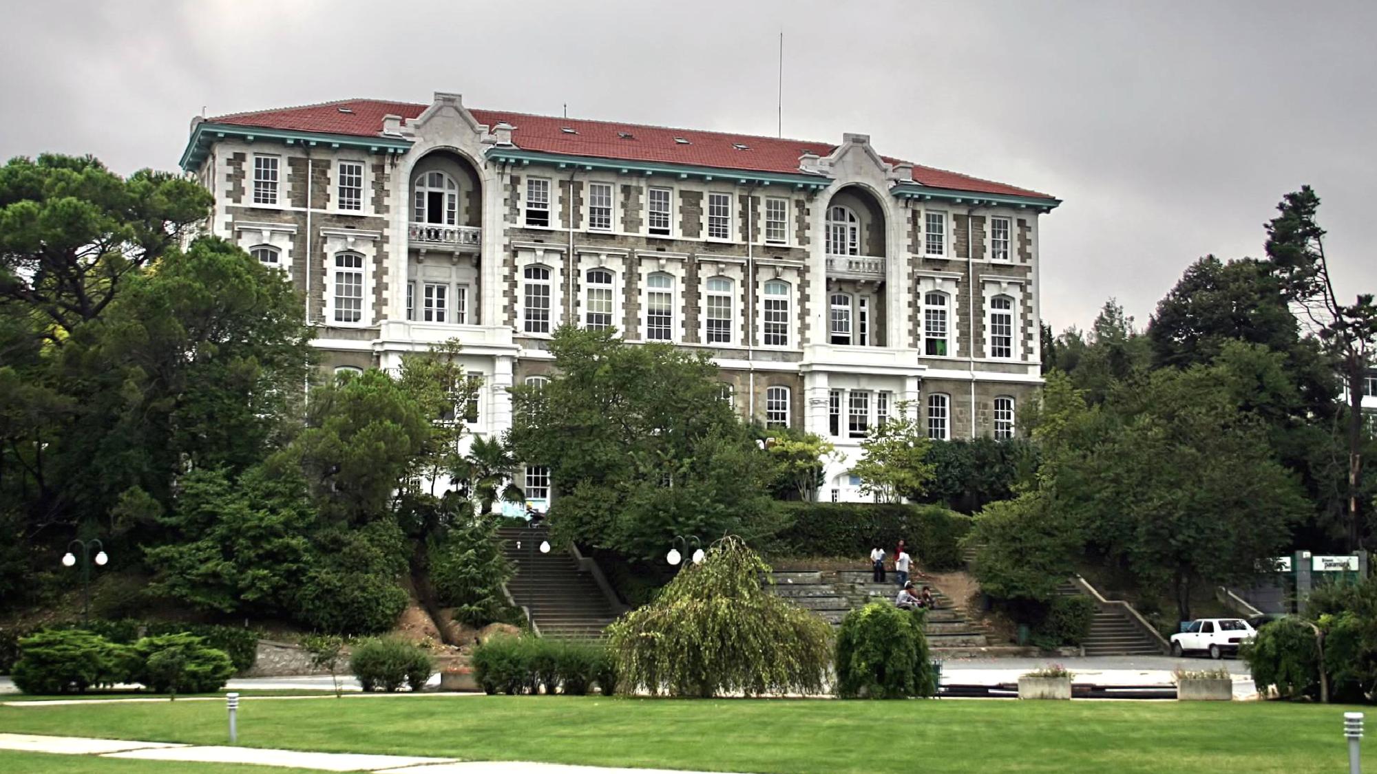 Güvenlik, Boğaziçi Üniversitesi’nde senato üyesini salona almamıştı: Suç duyurusunda bulunuldu