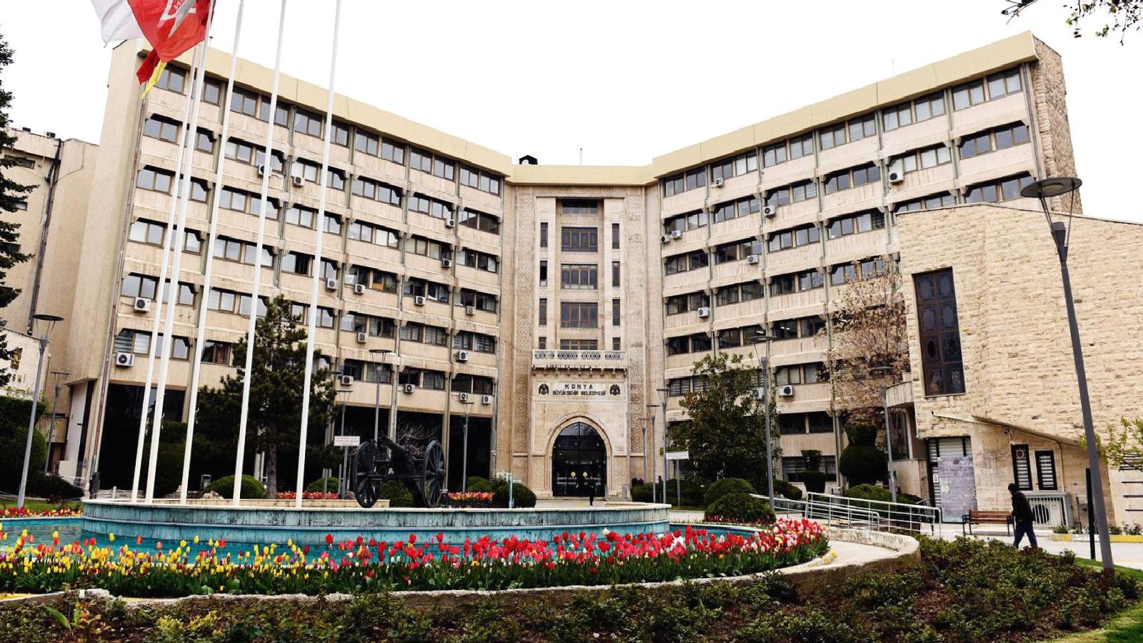 Konya Büyükşehir Belediyesi, MEB’e tahsis edilen binayı alıp Diyanet’e verdi