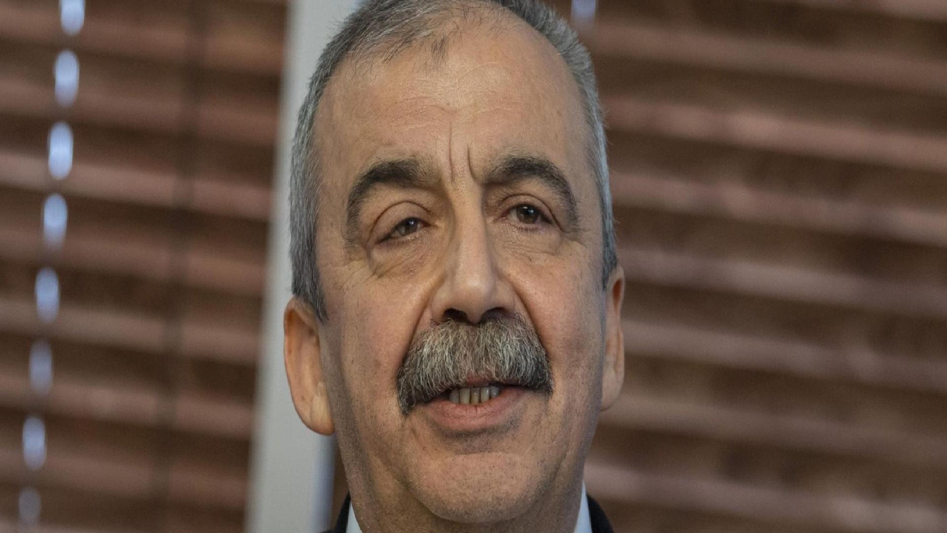 Sırrı Süreyya Önder’in sağlık durumuna ilişkin kardeşinden açıklama geldi: ‘Ümitliyiz, bekliyoruz’