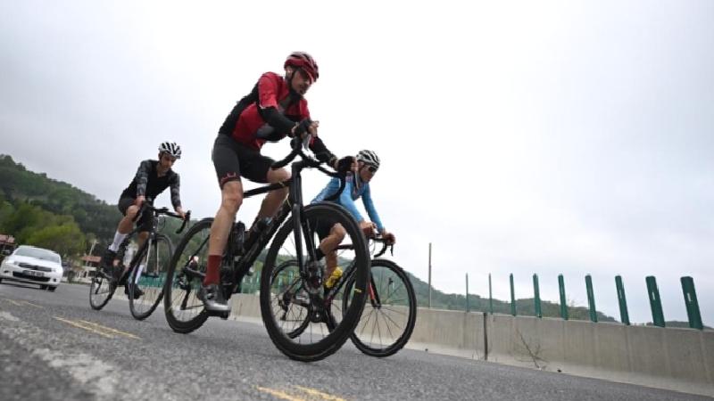 Bisikletlilerin Selanik’ten Samsun’a taşıdığı “Ata toprağı” Amasya’ya ulaştı