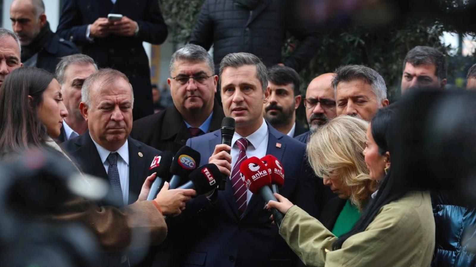 CHP Sözcüsü’nden Bakan Yerlikaya’ya otobüs tepkisi: Görev tanımınızda montajcılık mı var?