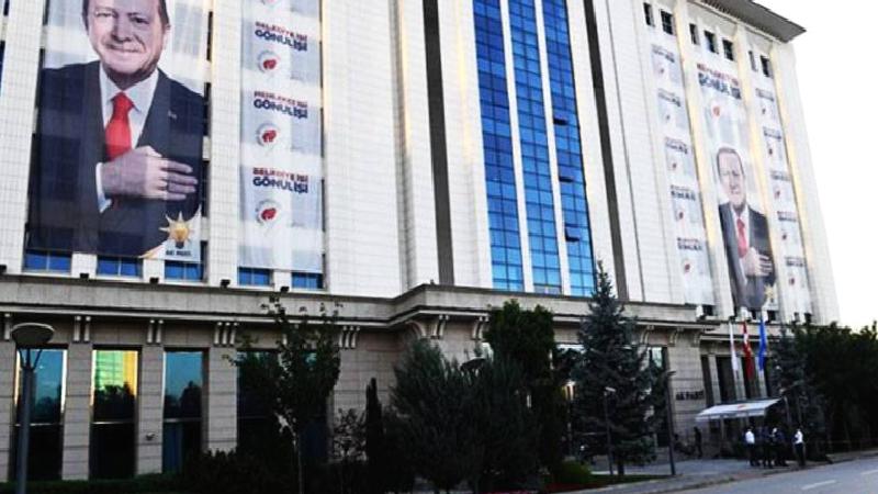 Kulis haber: Bazı bakan ve milletvekilleriyle AKP Genel Merkezi’nde konuşan Cumhurbaşkanı Erdoğan, Terörsüz Türkiye sürecinin 2 hafta içinde netleşeceğini söyledi