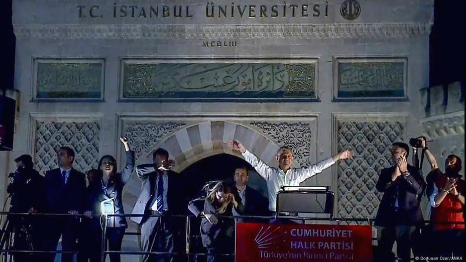 Özgür Özel: Sonuç almadan sokakları boşaltmayacağız