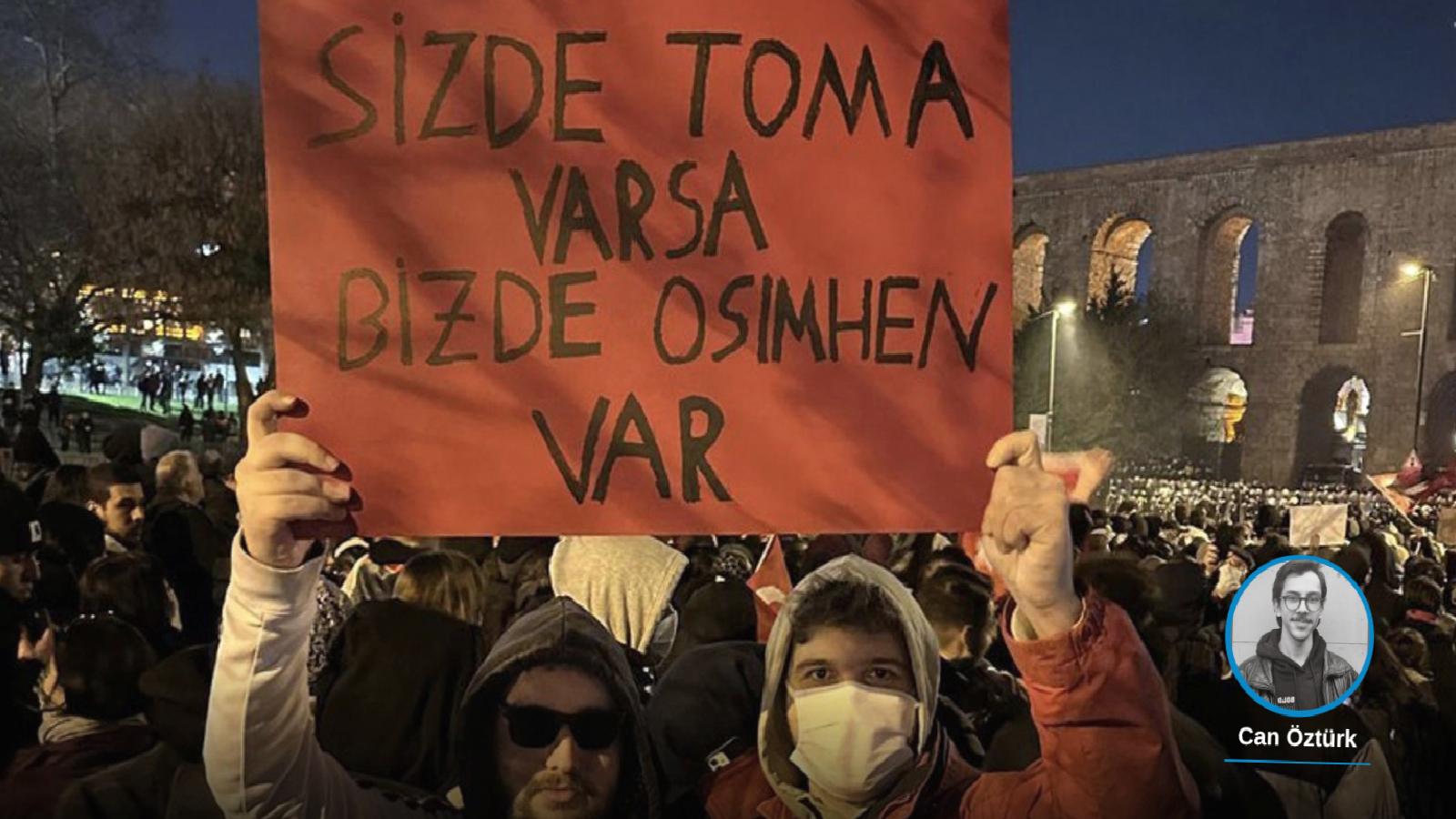 Saraçhane’de “Sizde TOMA varsa bizde Osimhen var” pankartı taşıyan tutuklu 2 öğrenci tahliye edildi