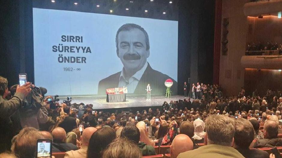 Sırrı Süreyya Önder’i binler uğurladı