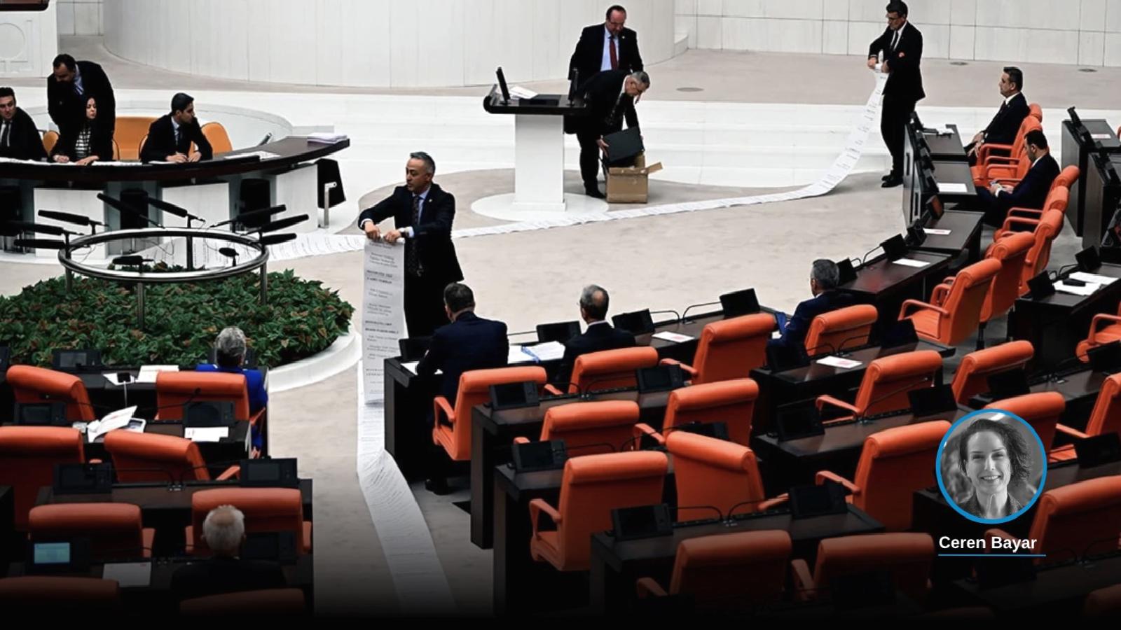 CHP’li Akay’ın 54 metrelik ‘Çoklu maaş alanlar’ listesinde kimler var?