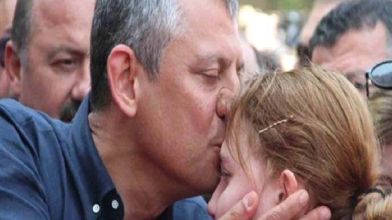 Ferdi Zeyrek’in kızı Nehir Zeyrek’i üniversite sınavına Özgür Özel götürecek